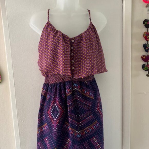 Pretty Flowing Dress - Picture 1 of 9